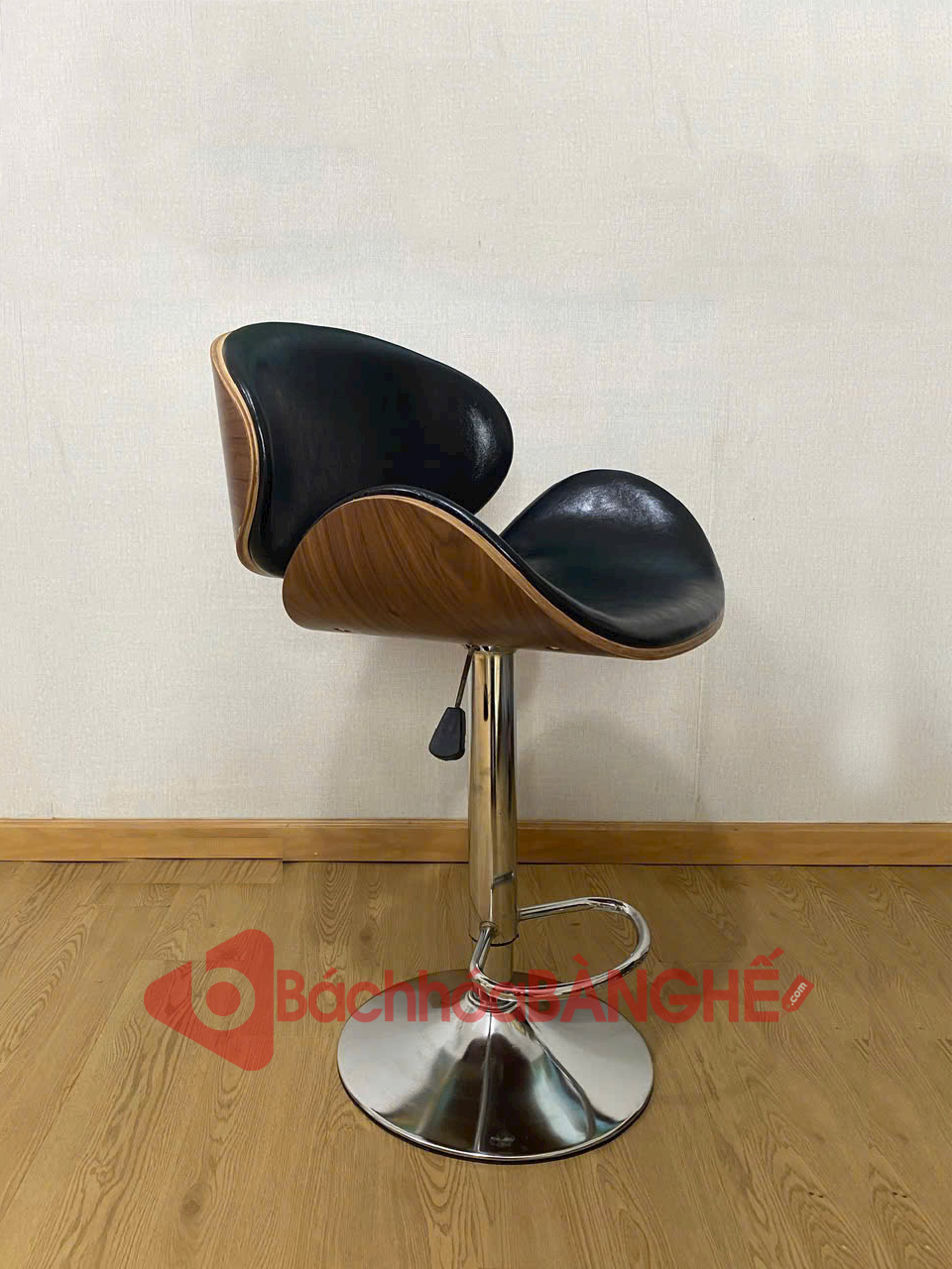 Ghế quầy bar nâng hạ lưng gỗ nệm da PU tại HCM